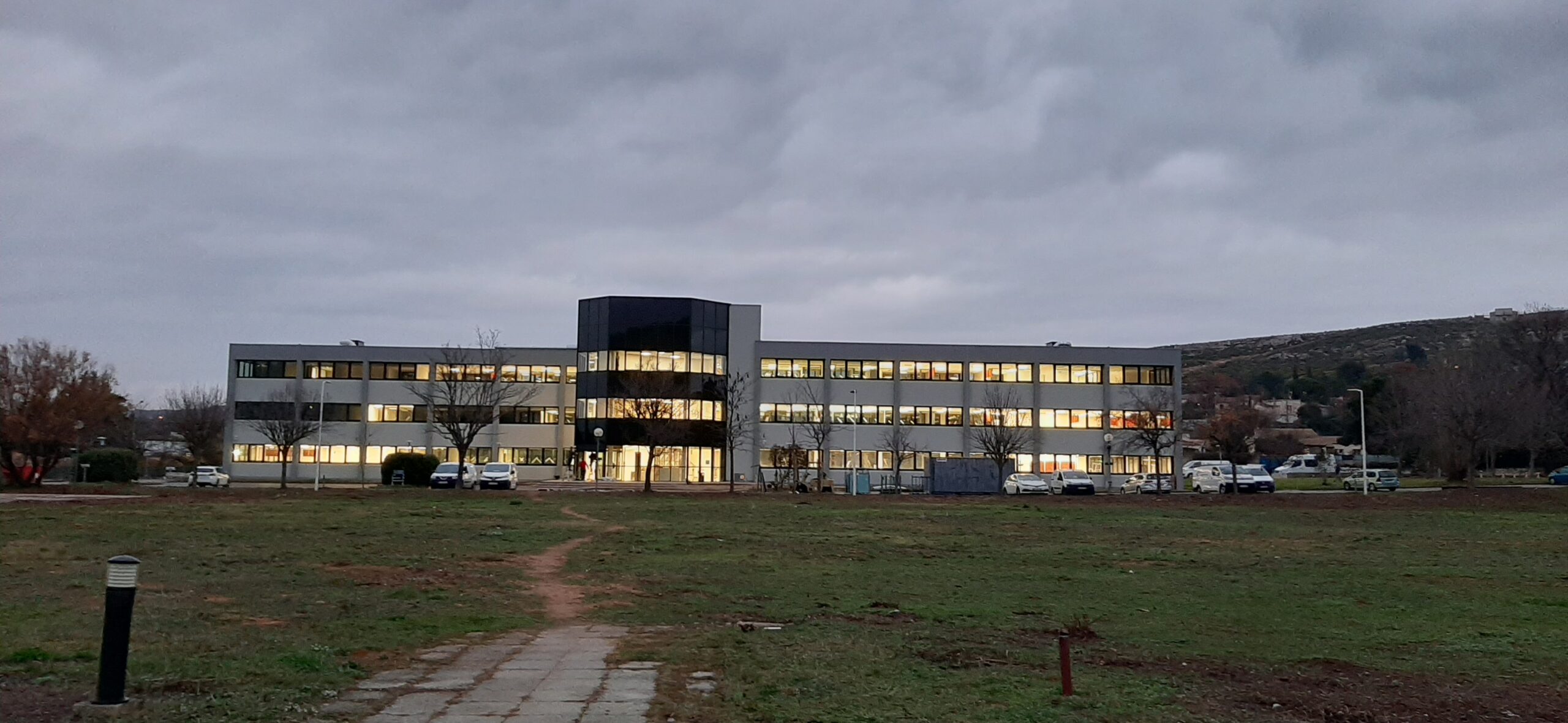 Avancées restructuration complète de bureaux – Les Pennes-Mirabeaux