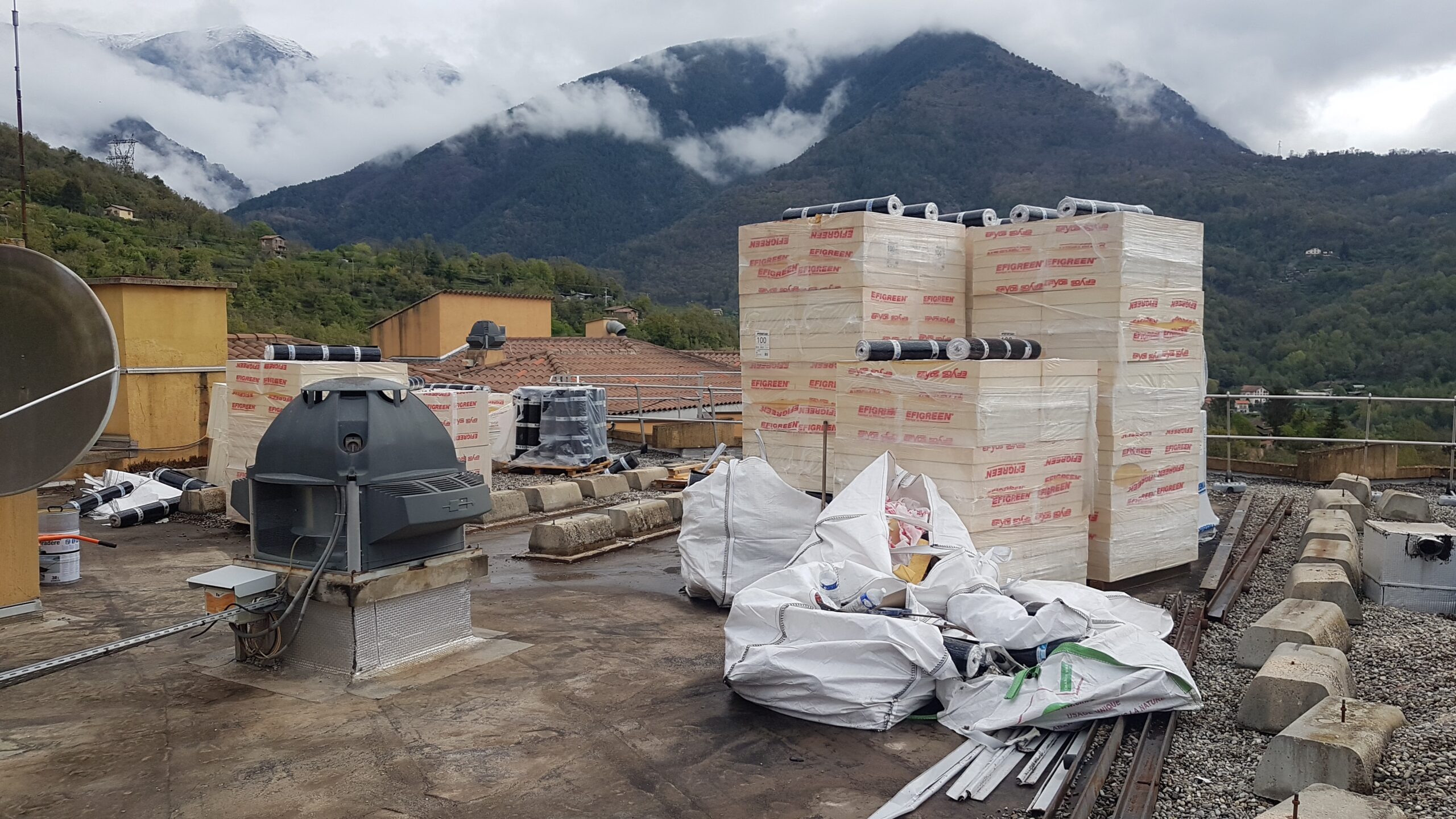 Réfection complète étanchéités toitures terrasses d’un hôpital à Roquebillière